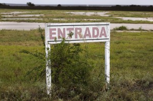 An entrance sign written in Spanish is seen along the U.S.-Mexico border fence near Brownsville, Texas on August 4, 2014. (Courtesy Reuters)