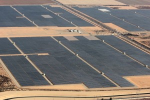  SunEdison and TerraForm Power's Regulus solar facility in Kern County, California, operational and generating clean energy. Credit: Ap/PRNewsFoto/SunEdison, Inc. 