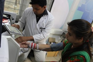 Rupandeep Kaur receives treatment at one of New Delhi’s free medical clinics. Credit: Vivek Wadhwa