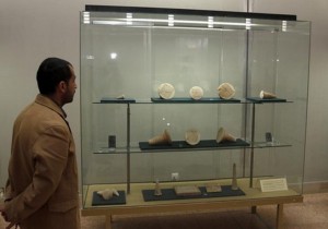 A man looks at artefacts displayed inside the Iraqi National Museum in Baghdad February 28, 2015.  Credit: REUTERS/Khalid al-Mousily 