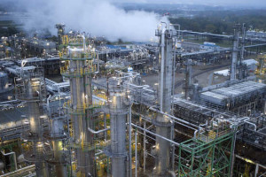 General view of the Petrolchemie und Kraftstoffe (PCK) oil refinary in Schwedt/Oder, October 20, 2014.    Credit: Reuters /Axel Schmidt 